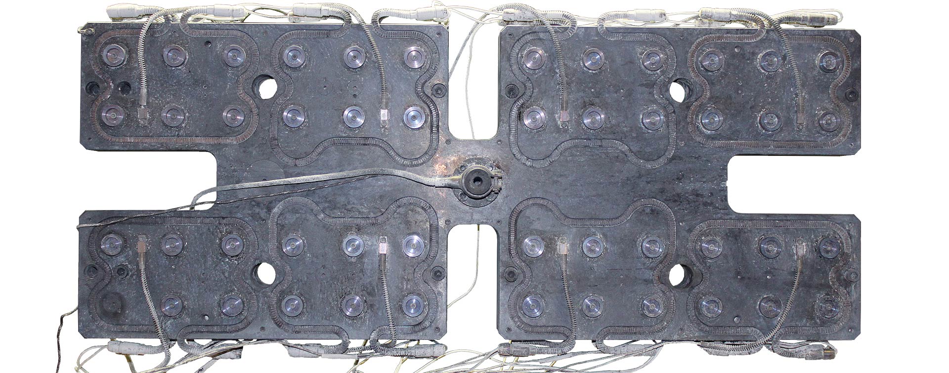 Großer Hotrunner nach der thermischen Reinigung